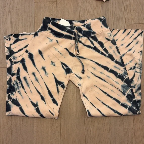 NWT Wildfox Sweat Set in Nectar Peach - Picture 2 of 7